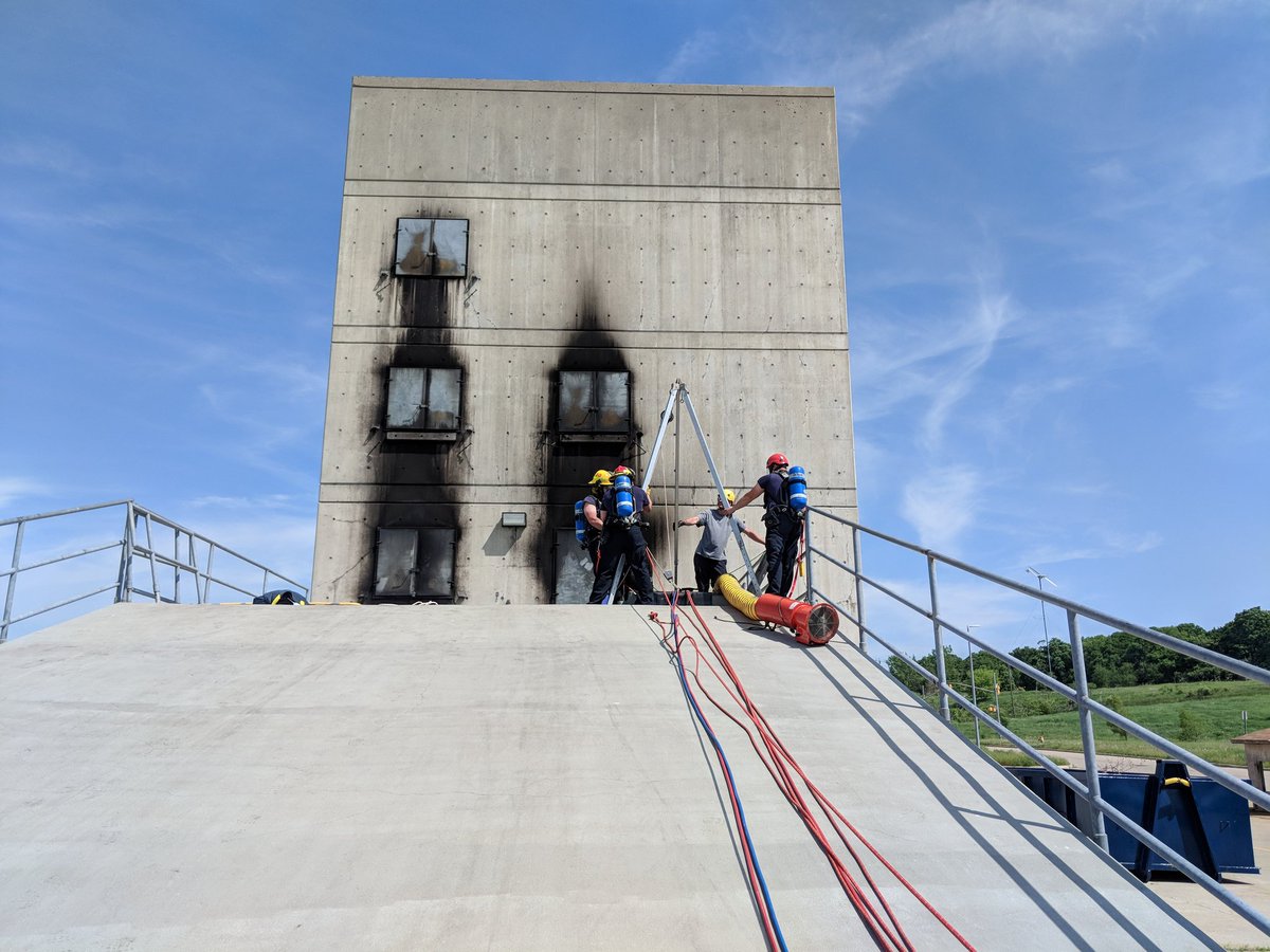 GordRoesch's tweet image. Awesome Day 2 with Kitchener Fire training to #NFPA1006 #ConfinedSpace!