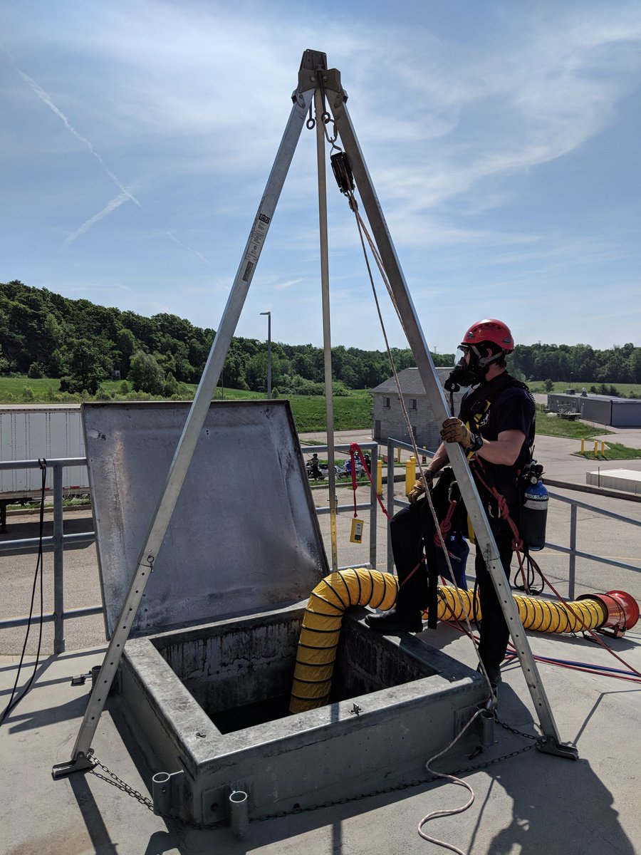 GordRoesch's tweet image. Awesome Day 2 with Kitchener Fire training to #NFPA1006 #ConfinedSpace!