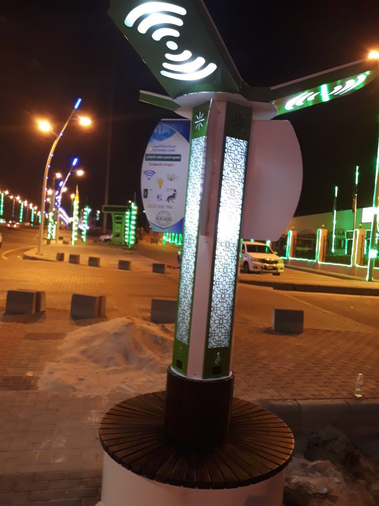 alharjjh's tweet photo. تم اليوم تركيب المظله الذكيه بممشى محافظة الحرجة  والتي تحتوي على الواي فاي المفتوح مجاناً و شواحن USB وتنبية بأوقات الصلاة . https://t.co/jkafmg8S7L