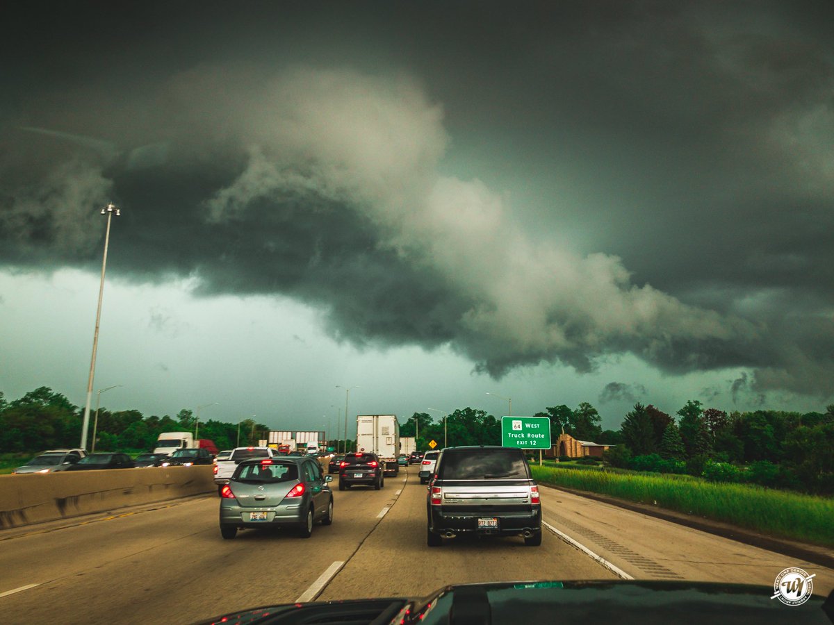 ward1design's tweet photo. Well that escalated quickly 😳⛈
2 hour commute via #290West
@MorganKolkmeyer
@halidecamera
#iPhoneX https://t.co/XUfyCSjxjr