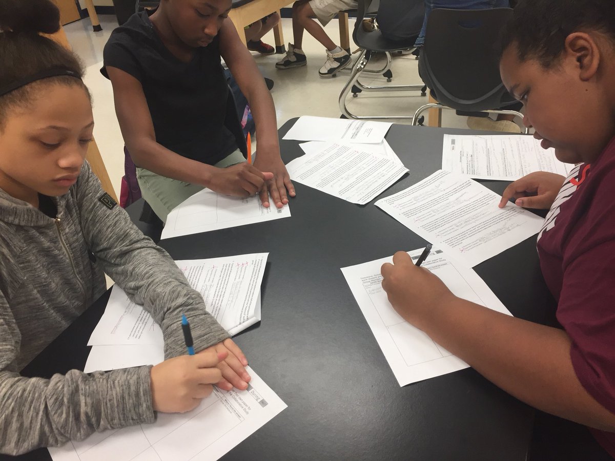 KelleyRyan_RAMS's tweet photo. @RAMiddle_RAMS 6th Grade Science doing a CSG on Scientific Variables. #AVIDCSG #A5Instruction #RAMSInpire https://t.co/B2htk77Mlh