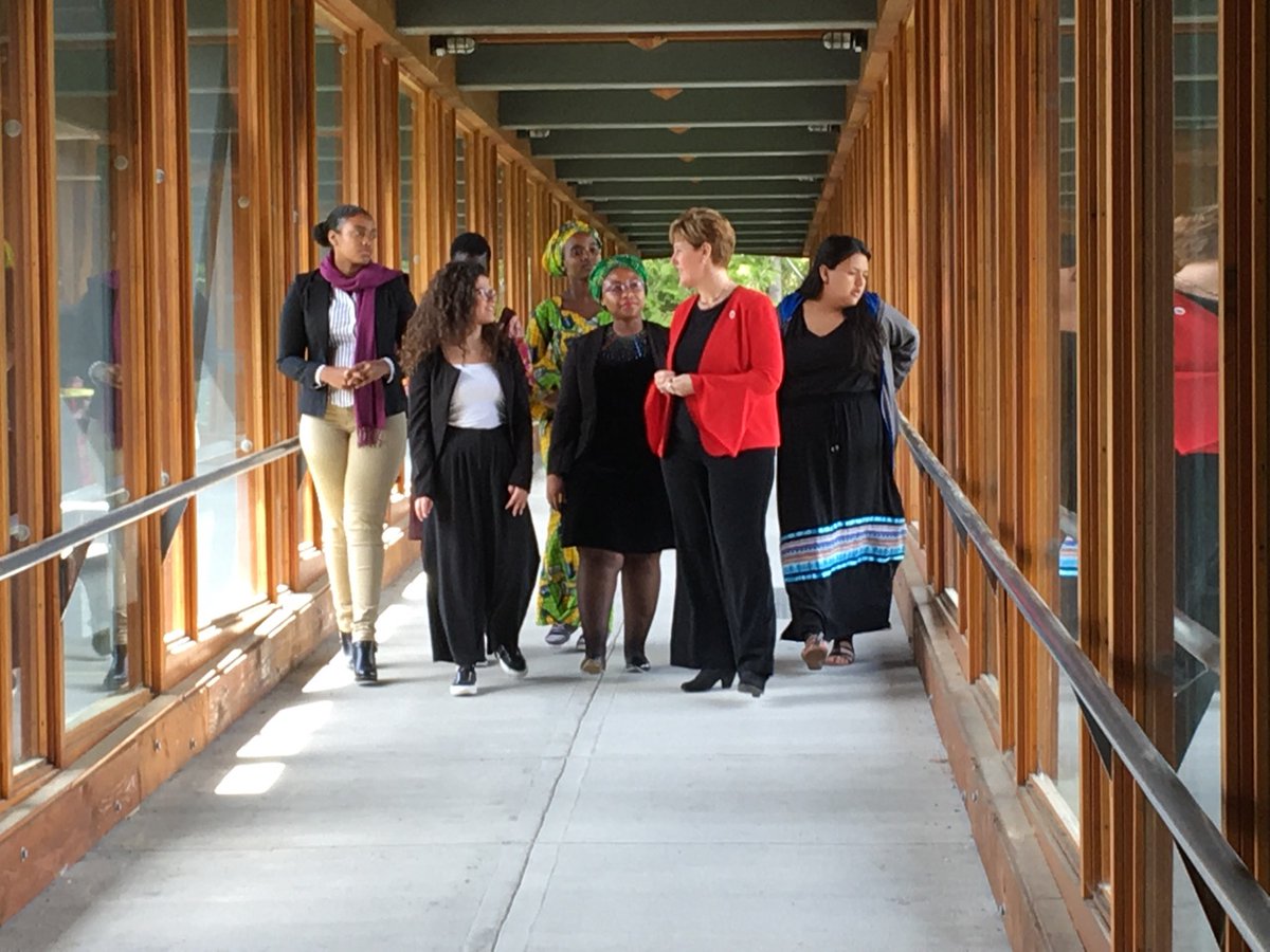DevCanada's tweet photo. OUVRONS les portes à cette génération! Le pouvoir de ces jeunes femmes avec leurs idées et soutien est l'influence nécessaire pr atteindre nos objectifs. OUI au renforcement du pouvoir des femmes et filles! OUI à l'égalité des genres! OUI pr mettre fin à la #pauvreté! #MonG7Dev https://t.co/o8VLVC4pdi