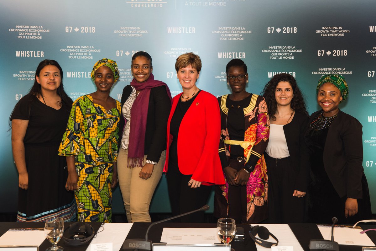 DevCanada's tweet photo. OUVRONS les portes à cette génération! Le pouvoir de ces jeunes femmes avec leurs idées et soutien est l'influence nécessaire pr atteindre nos objectifs. OUI au renforcement du pouvoir des femmes et filles! OUI à l'égalité des genres! OUI pr mettre fin à la #pauvreté! #MonG7Dev https://t.co/o8VLVC4pdi