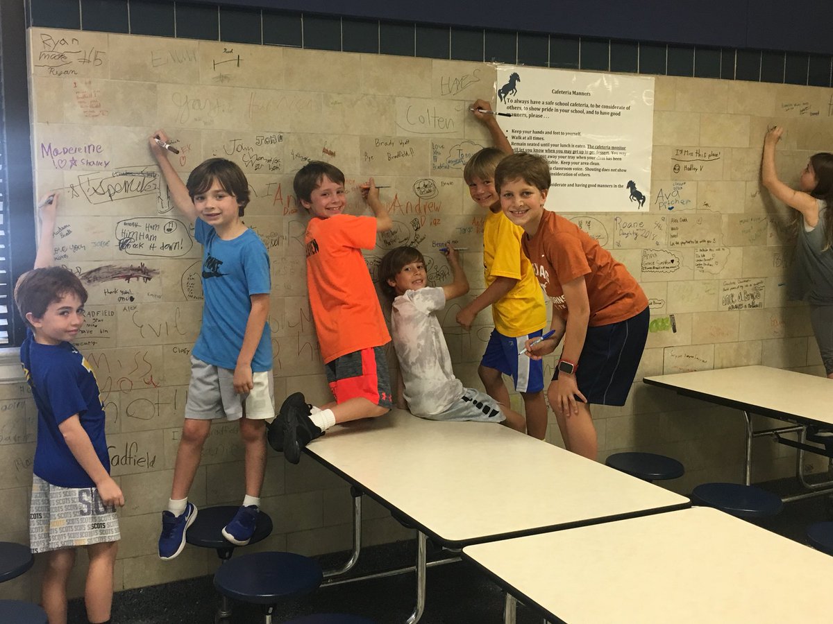 Bradfield209's tweet photo. Bradfield left a mark on these kids so they returned the favor! 🖍💙💛 #graffitiwasencouraged #signaway #pleasewriteonthewalls #saidnoteacherever #givethemasharpeeASAP #endofyearnostalgia #92yearsold #peopleofbradfield @Bradfield209 @BradfieldBold https://t.co/uRq1blSFq3