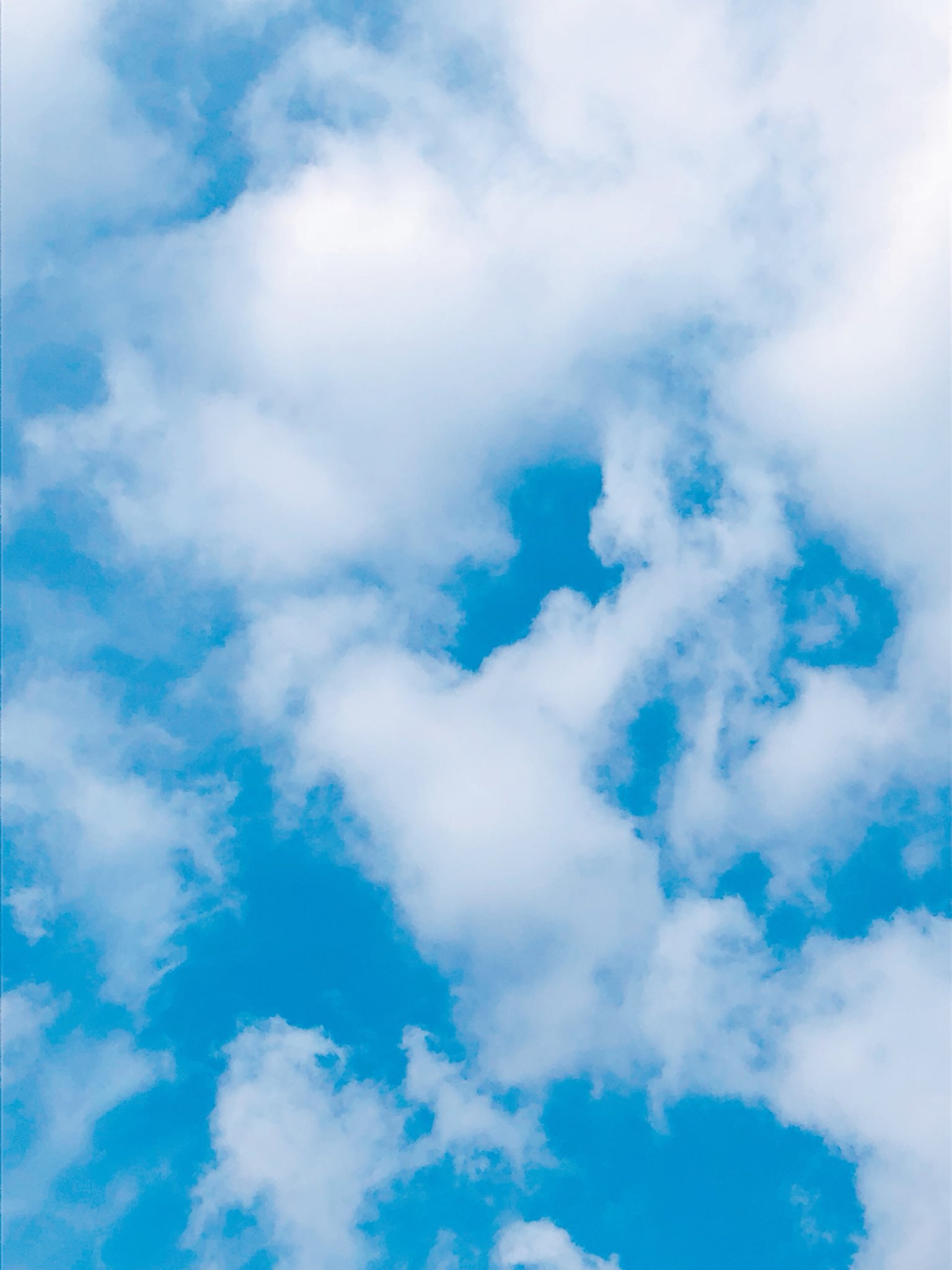 Don01 真ん中にハートを見つけた 待ち受けに良いかもー 青空 ハート Heart Sky 待受 壁紙 T Co Csm1ivojkz Twitter