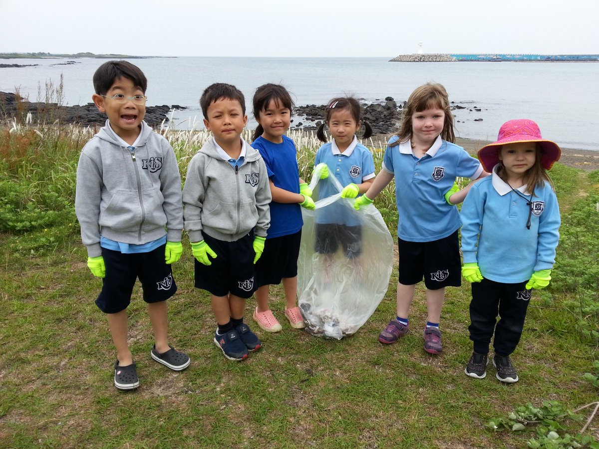 MrsCortonKorea's tweet photo. It's KIS Dragons Week! We serve the community that we live in. Cleaning the beach at the start of #Jeju tourism season. #KISJ #DragonsWeek #ServiceLearning #beach #BeachCleanUp #Korea #community #CommunityEngagement #PlanetEarth https://t.co/UZRPy9iZSS