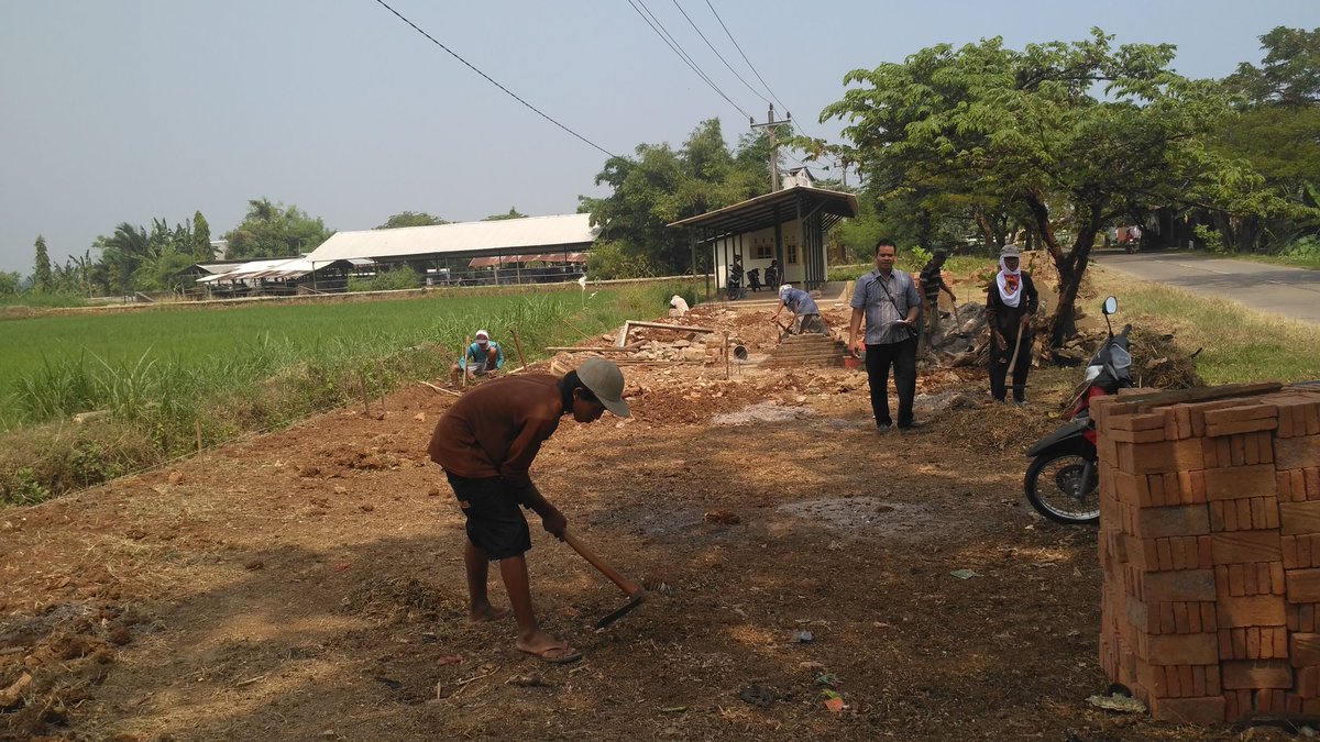 Rahman83960533's tweet photo. Gas pencairan pelaksanaan DD 2018 dengan kegiatan lanjutan kios desa.dlm rangka menekan PAD desa Bandengan yang lebih meningkat...
#JelajahDesa2018 
#tppiJateng
@jokowi 
@EkoSandjojo 
@AhmadErani 
@anwsanusi 
@fachrilabalado 
@FKPDJATENG https://t.co/pjoGZogxoL
