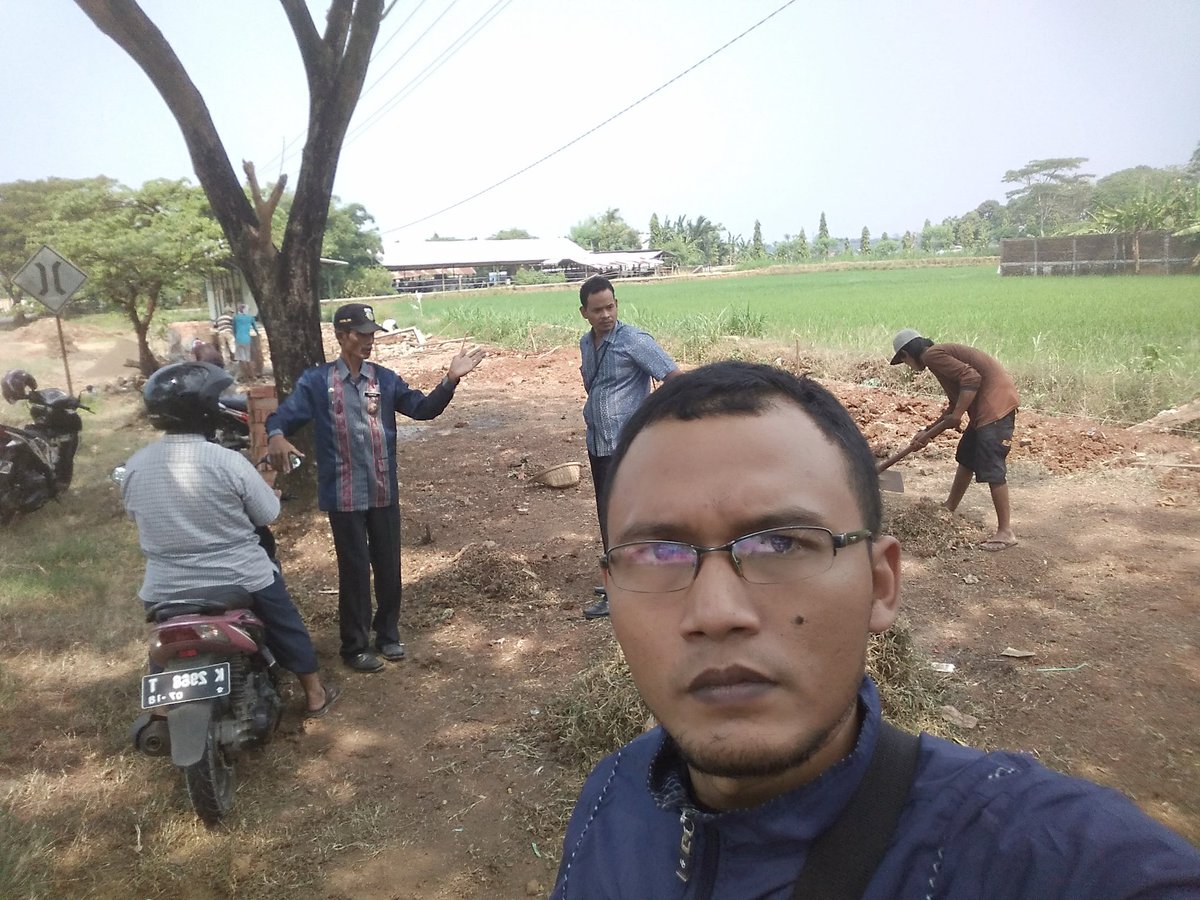 Rahman83960533's tweet photo. Gas pencairan pelaksanaan DD 2018 dengan kegiatan lanjutan kios desa.dlm rangka menekan PAD desa Bandengan yang lebih meningkat...
#JelajahDesa2018 
#tppiJateng
@jokowi 
@EkoSandjojo 
@AhmadErani 
@anwsanusi 
@fachrilabalado 
@FKPDJATENG https://t.co/pjoGZogxoL