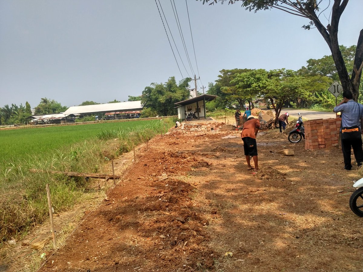 Rahman83960533's tweet photo. Gas pencairan pelaksanaan DD 2018 dengan kegiatan lanjutan kios desa.dlm rangka menekan PAD desa Bandengan yang lebih meningkat...
#JelajahDesa2018 
#tppiJateng
@jokowi 
@EkoSandjojo 
@AhmadErani 
@anwsanusi 
@fachrilabalado 
@FKPDJATENG https://t.co/pjoGZogxoL