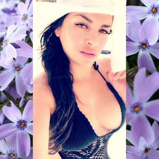 RobertoCruz100's tweet photo. Mira👅👀look #CoinDrop#Liveme 💰Lib 🌸🌺🌸 https://t.co/VBCpc4Brgb https://t.co/o0rqKCtnvu