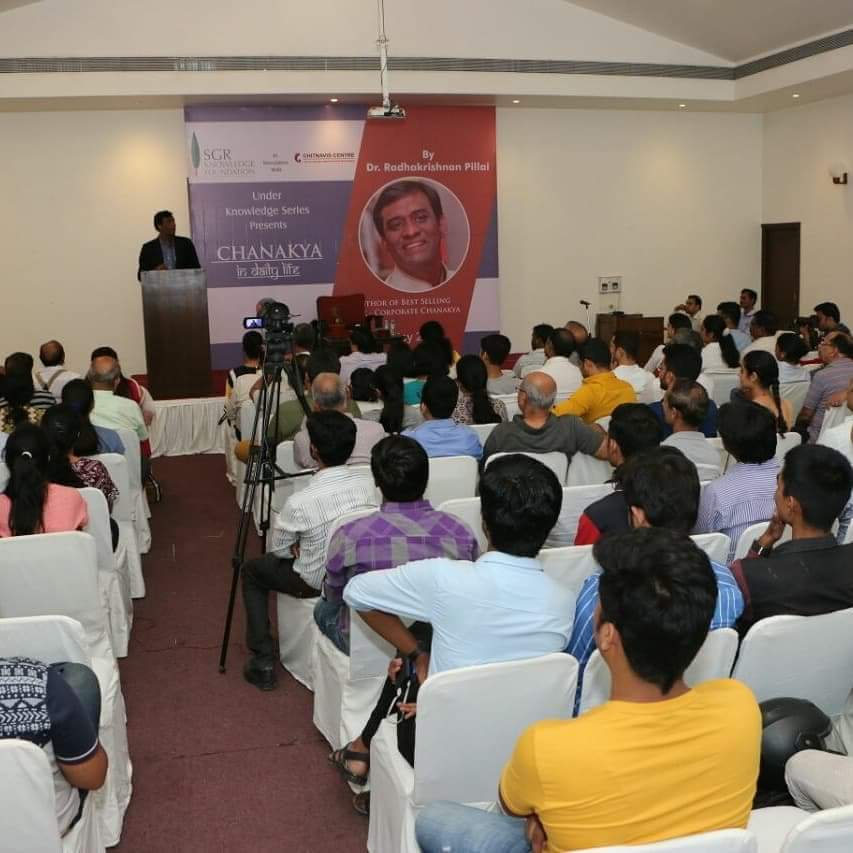 rchanakyapillai's tweet photo. Yesterday spoke at SGR knowledge Foundation's Under Knowledge Series Presents on topic 'Chanakya In Daily Life' at Nagpur, Raisoni Group.
#ChitnavisCentre #RaisoniGroup #Nagpur
SGR Knowledge Foundation. https://t.co/cv40EUdFcE