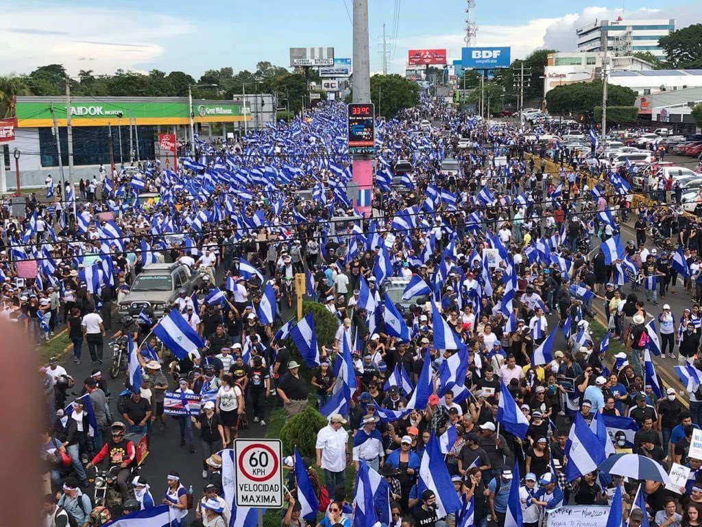 mimirami3's tweet photo. Así celebran el #DíaDeLasMadres  los minúsculos vandálicos 🇳🇮 https://t.co/KlTkj2IJhV