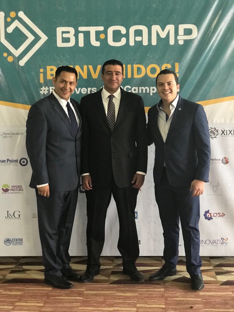 rodcastm's tweet photo. El día de hoy tuve el honor impartir la conferencia de apertura del #BitCamp2018 en #Durango , titulada “Innovar para Transformar”. Agradezco la invitación por parte de la Presidente de @CANACINTRA_Dgo Magdalena Gaucin. Felicidades Durango por este gran evento. @CANACINTRAMex https://t.co/bPZ8m11Mjw