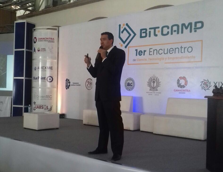 rodcastm's tweet photo. El día de hoy tuve el honor impartir la conferencia de apertura del #BitCamp2018 en #Durango , titulada “Innovar para Transformar”. Agradezco la invitación por parte de la Presidente de @CANACINTRA_Dgo Magdalena Gaucin. Felicidades Durango por este gran evento. @CANACINTRAMex https://t.co/bPZ8m11Mjw