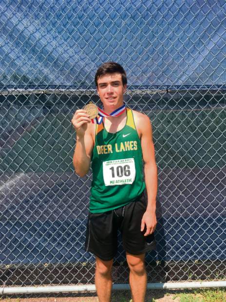 TribLiveHSSN's tweet photo. A-K Valley athletes of the week: Freeport’s Sidney Shemanski, Deer Lakes’ Josh Yourish https://t.co/II8nwQnGUb #WPIAL #TribHSSN @FASD_Athletics @DeerLakesAth https://t.co/fFGHeFXFkf