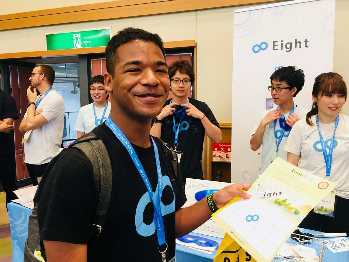 SansanJapan's tweet photo. 【RubyKaigi2018】
去年のRubyKaigiでもくじで当たった方にTシャツをプレゼントしていたのですが、今年そのTシャツを着て来てくれた方が✨うれしい!
#rubykaigi2018 #rubykaigi
#sansan #eight #rubykaigi2017 https://t.co/QGyLhfAuft