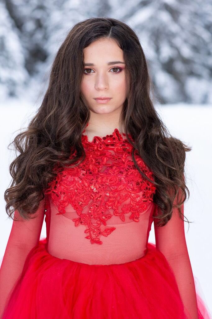 BreezeAva's tweet photo. Unedited photo from #Alaska @FashPass365 #photo by @GiannaNicoleAZ #modeling @AloraSafari #gown #hair and #makeup by @glamspotglobal #actor #model #childactor #brownhair #browneyes #girl https://t.co/NuaAQGynFG