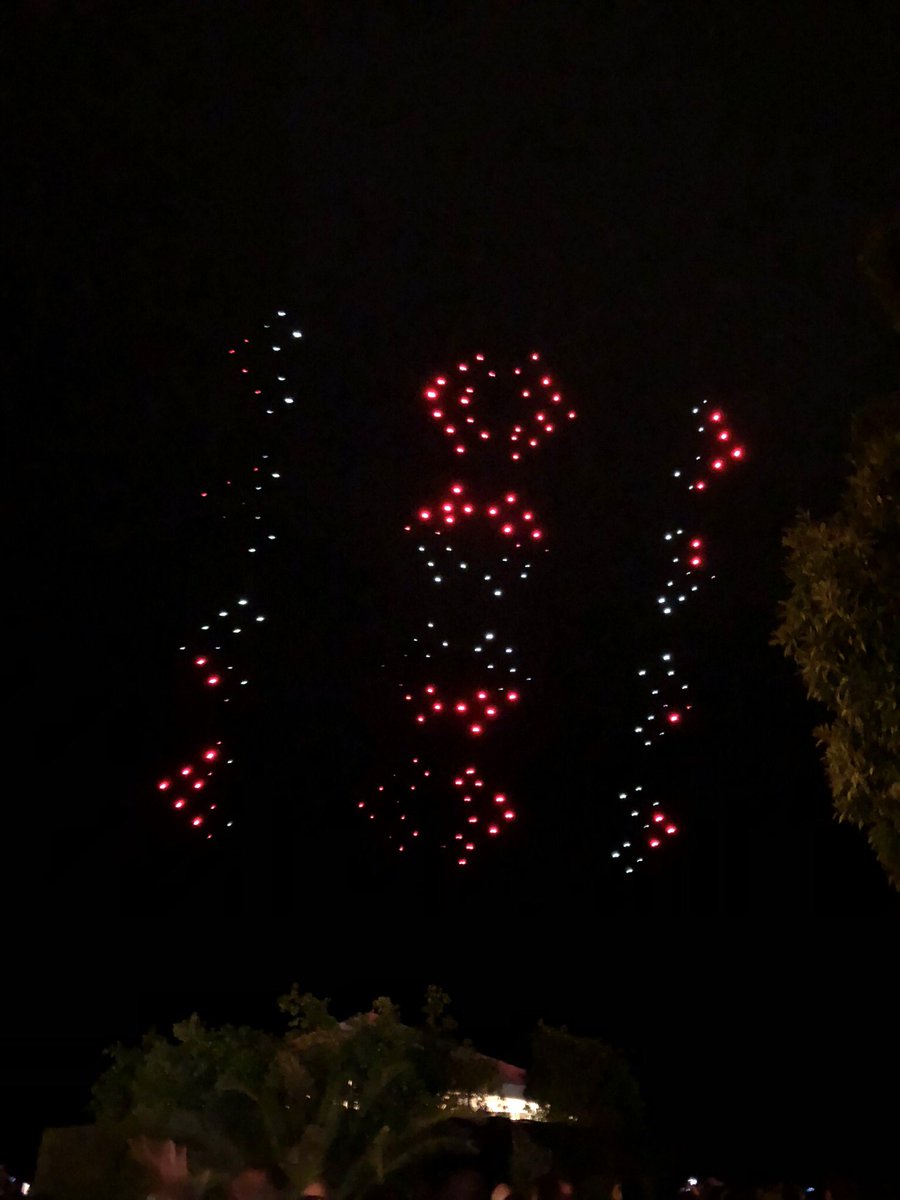 natjarv's tweet image. #CodeMedia closes out with a drone show because 🤷🏻‍♀️