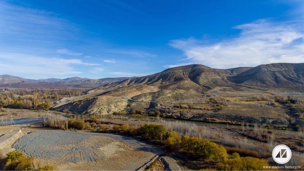 patoscarabotti's tweet photo. Fotografía aérea del Río Curi Leuvú y Cerró de la virgen. Chos MALAL, Norte Neuquino - Patagonia Argentina.
#RioCuriLeuvu #CerroDeLaVirgen #norteneuquino #ChosMalal #alnorteneuquino #madeinfactory #paisaje #nubes
@Rolo_Figueroa @ChosMalalCHML @neuquentur @hugogutierrez_v https://t.co/VbYBVsev6y