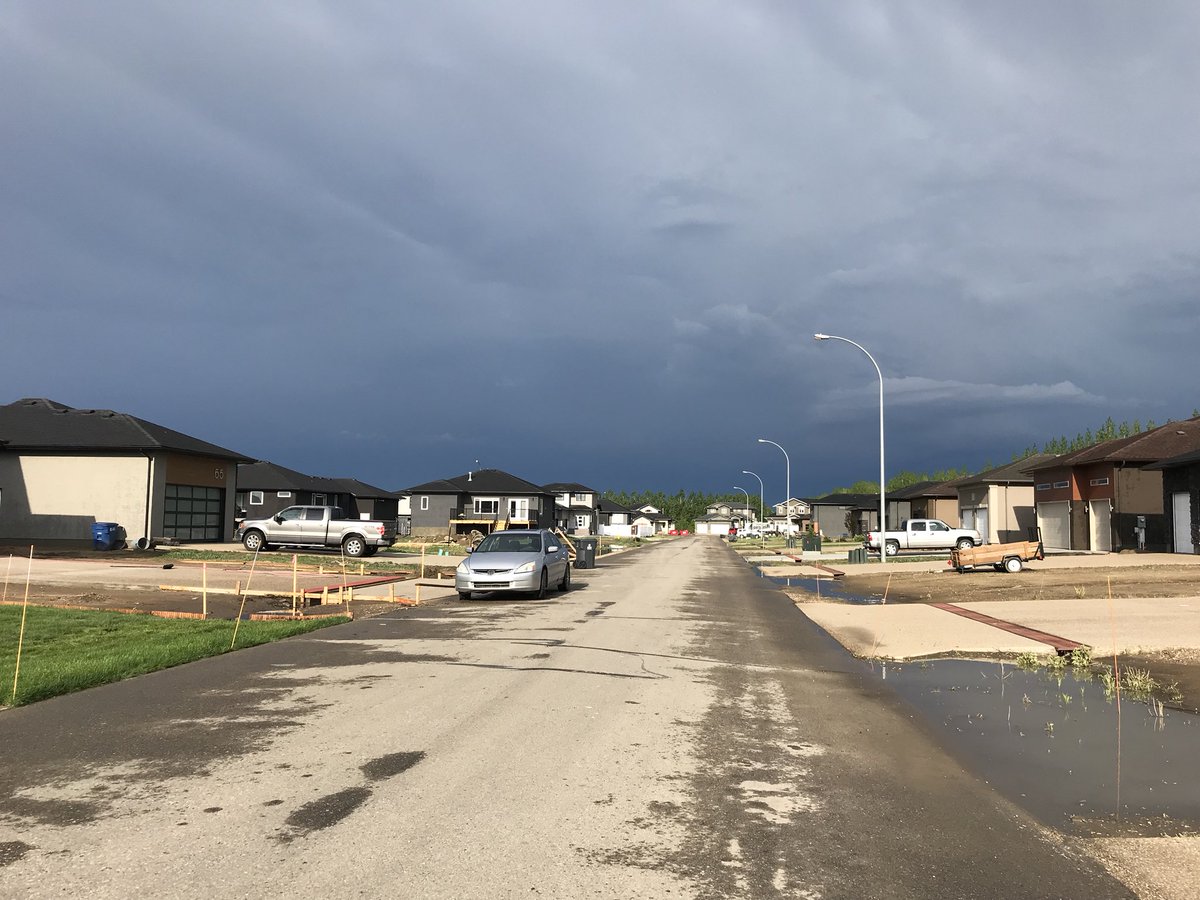 cjrossie01's tweet photo. Nasty clouds over #whitecitysk this afternoon! Sideways rain and 9/10tgs of rain in 25 minutes! #skstorm #yqr @weathernetwork @TornadoGreg https://t.co/47ef7XMWXo