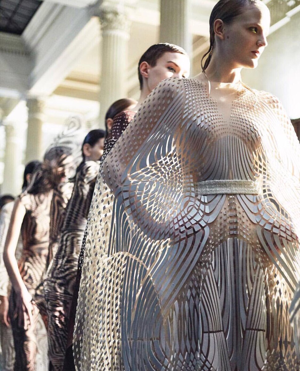FashNerd's tweet photo. FashNerd | Iris van Herpen Experiments With Technologies To Bring Her Avant-Garde Collections to Life https://t.co/R12j62ITTX #FashionTech #DataDust #3DPrinting #HauteCouture #SS18 #IrisvanHerpen https://t.co/JxK5jkbE2U