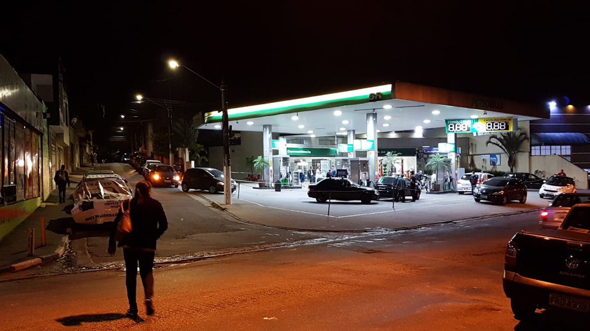 eduardopaulinos's tweet photo. #PostoComGasolina @radiotransitofm Posto #BR na esquina da Avenida do Oratório com a Rua Coronel Carvalho Melo na Vila Industrial, próximo ao Condomínio Vero. #postocomcombustivel https://t.co/ly4v8QXOpw