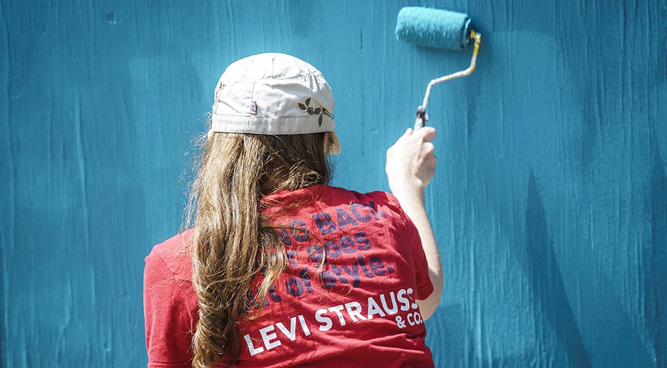 LeviStraussCo's tweet photo. See where we spent Community Day 2018 and the different ways that #LeviGivesBack: https://t.co/lFlgLctE6W https://t.co/c7ESSplXR9