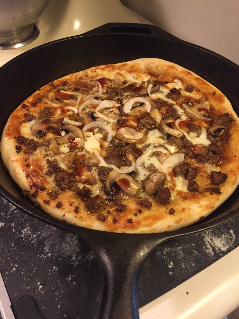 kenkendavies's tweet image. Another beautiful pie in the @LodgeCastIron skillet. Ground beef, Vidalia onion, mushroom on a bbq sauce base #castironpizza #bennysdough #lodgecastiron 400 degrees for 25 minutes