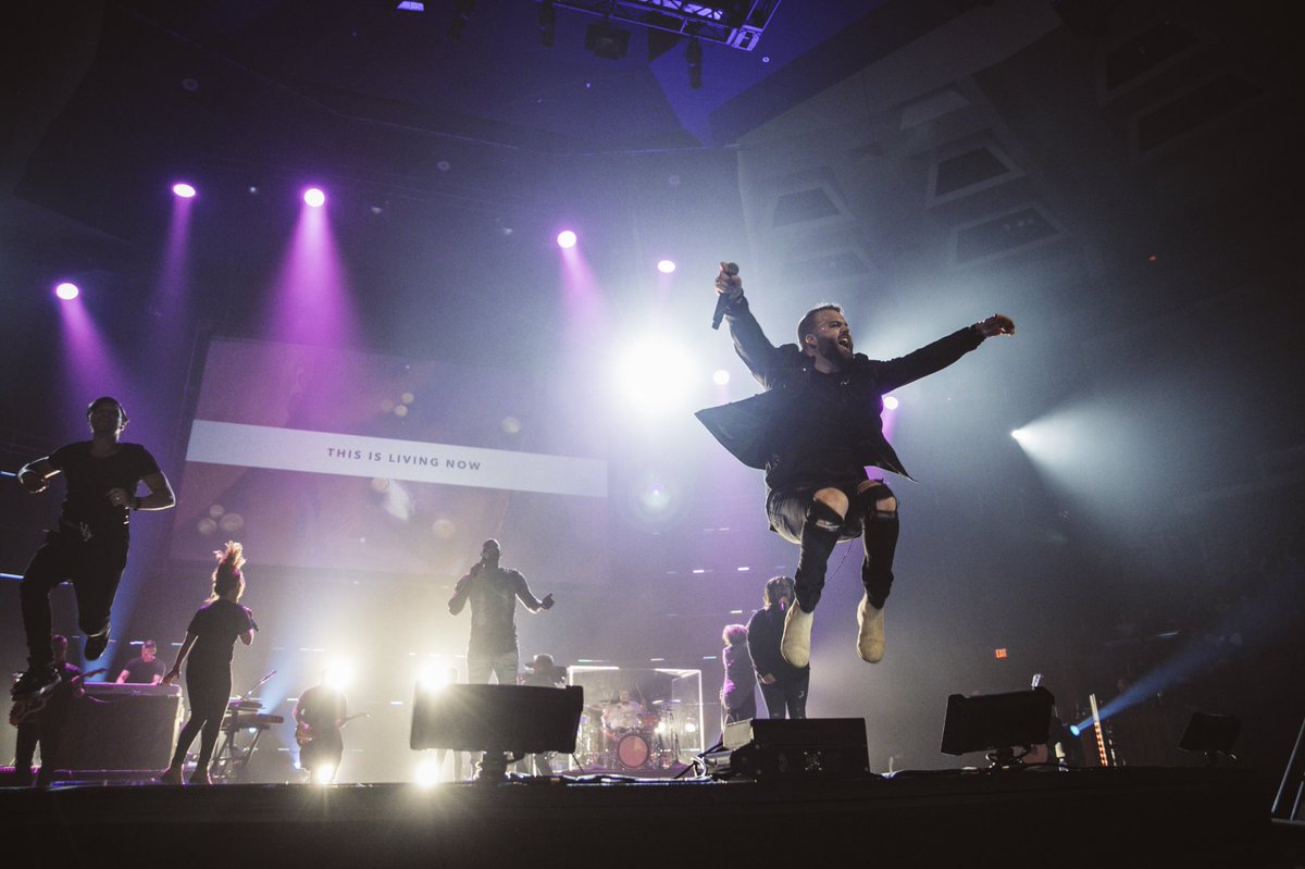se_church's tweet image. Wow! What an amazing night! We had such a great night worshiping with everyone. What were some of your favorite songs from tonight?