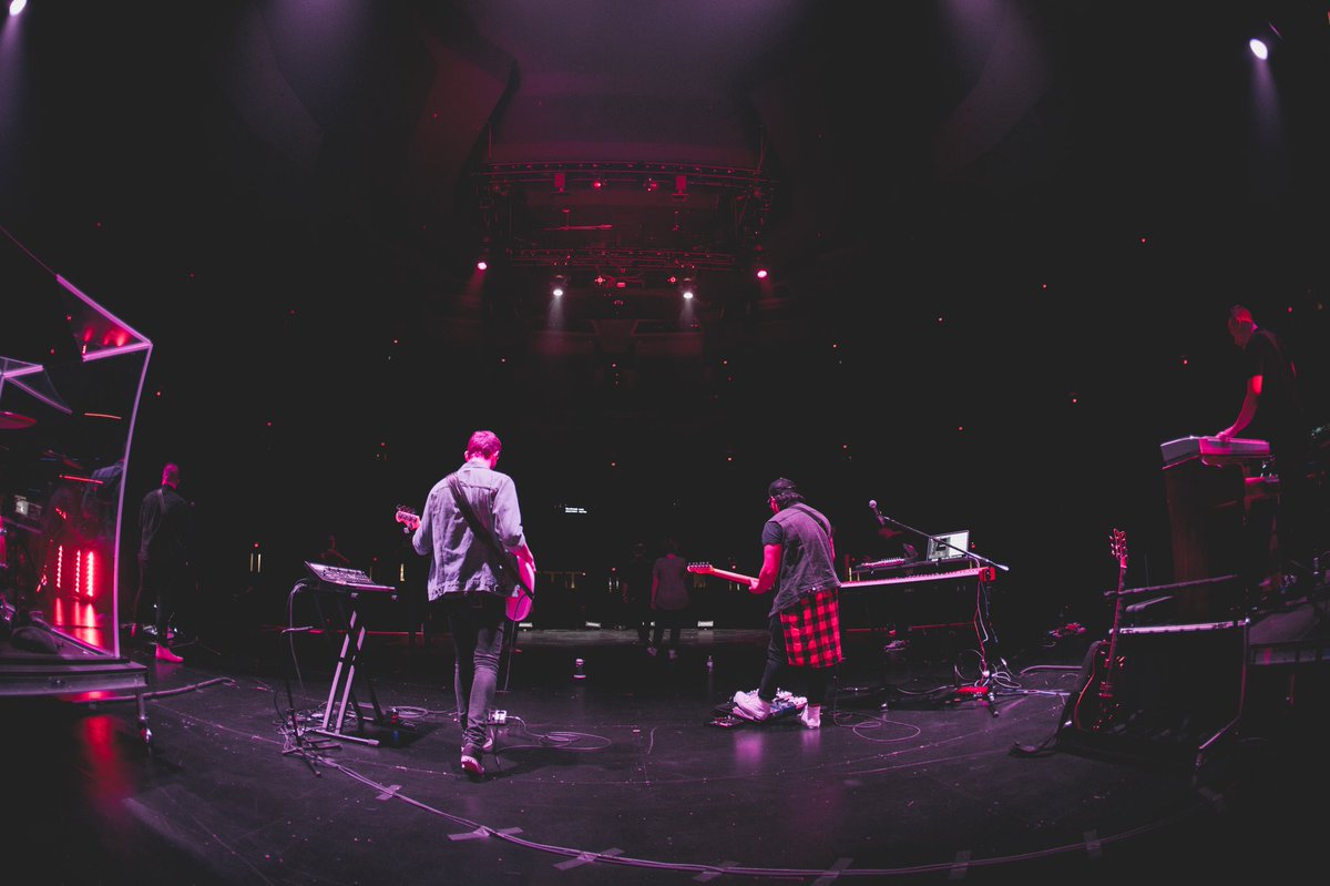 se_church's tweet image. Wow! What an amazing night! We had such a great night worshiping with everyone. What were some of your favorite songs from tonight?