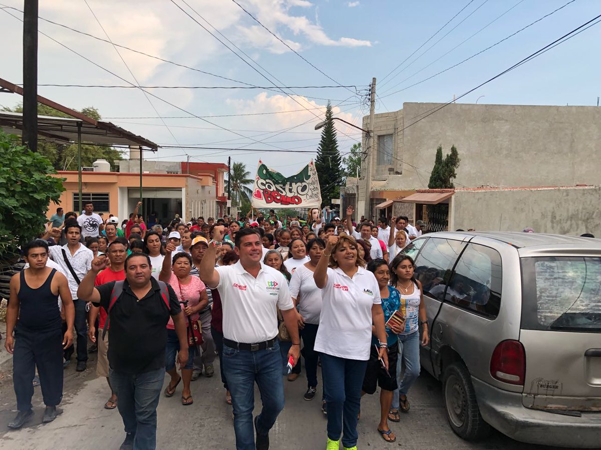 ChrisCastroB's tweet photo. Nos encontramos recorriendo las colonias: Emiliano Zapata, San Joaquín y Pablo García, junto a mi compañera y amiga Laura Hernández, candidata a diputada local por el Distrito 1.

¡Vamos con todo! 
¡Vamos a ganar!

#CCBSenador https://t.co/yCE5E3AaBj