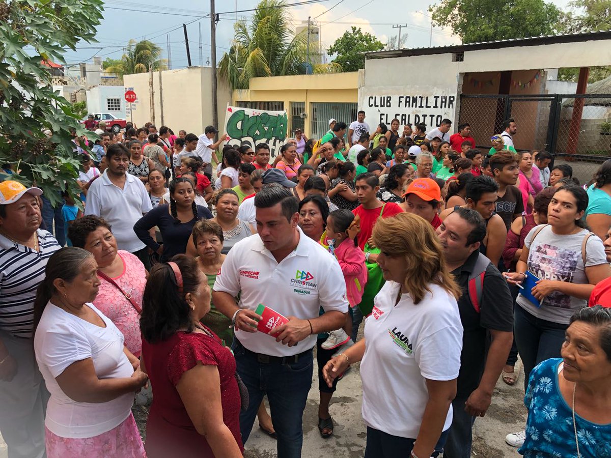 ChrisCastroB's tweet photo. Nos encontramos recorriendo las colonias: Emiliano Zapata, San Joaquín y Pablo García, junto a mi compañera y amiga Laura Hernández, candidata a diputada local por el Distrito 1.

¡Vamos con todo! 
¡Vamos a ganar!

#CCBSenador https://t.co/yCE5E3AaBj