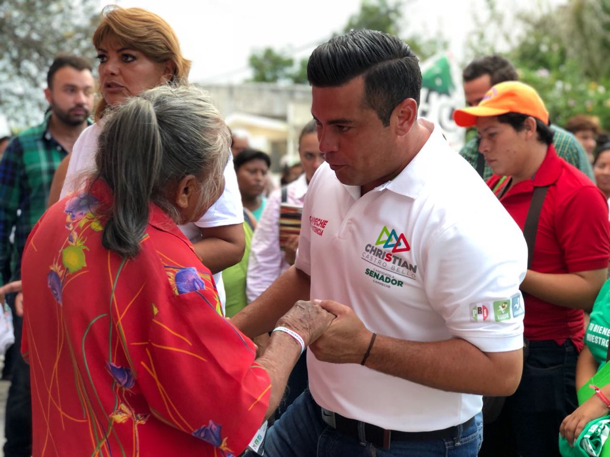 ChrisCastroB's tweet photo. Nos encontramos recorriendo las colonias: Emiliano Zapata, San Joaquín y Pablo García, junto a mi compañera y amiga Laura Hernández, candidata a diputada local por el Distrito 1.

¡Vamos con todo! 
¡Vamos a ganar!

#CCBSenador https://t.co/yCE5E3AaBj