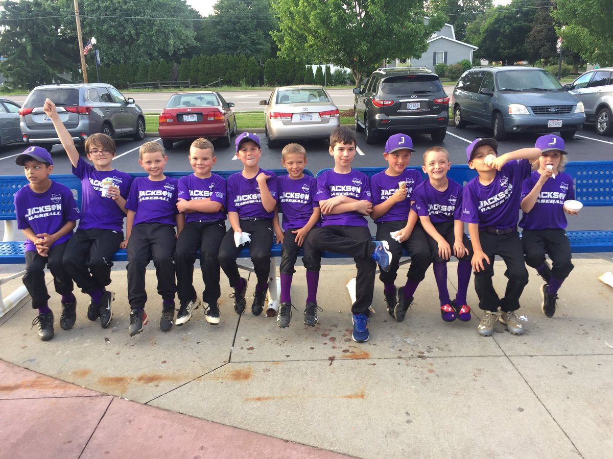 JHSbaseball2014's tweet photo. Seeing some of our future Polar B.E.A.R.S. at Handel’s and reminded of the purity of the game. #k2life #fun1st https://t.co/aFPBwLqeJl