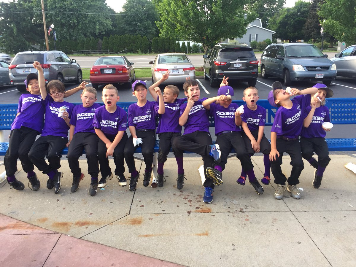 JHSbaseball2014's tweet photo. Seeing some of our future Polar B.E.A.R.S. at Handel’s and reminded of the purity of the game. #k2life #fun1st https://t.co/aFPBwLqeJl