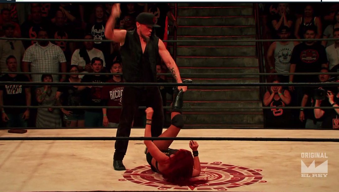 ByLucha's tweet photo. you pig, Jeremiah #SpaceBitch #LuchaUnderground #GreatestHits https://t.co/XlMqq32PuJ