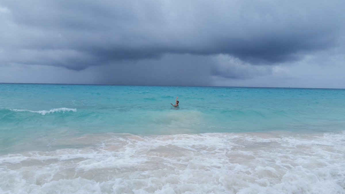 saraheismann's tweet photo. Incoming storm, #Bermuda training #swimming, Church Bay Beach
Follow my full 25 mile round the islands training swim this Friday June 1st! https://t.co/6apJodEOoR
Donate to #S4S support #ShakespeareBehindBars
https://t.co/5PM3oUZj6h https://t.co/Wb4OCcobfa