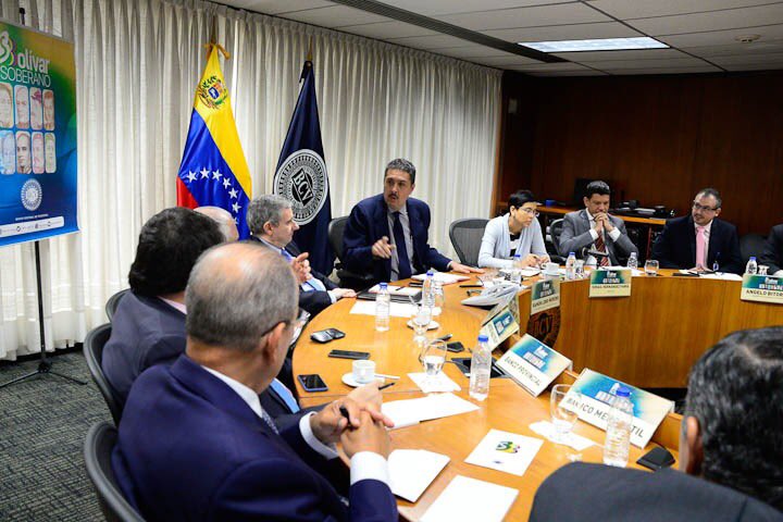 VTVcanal8's tweet photo. BCV y Asociación Bancaria se reunieron para evaluar reprogramación de reconversión monetaria https://t.co/OjOY8rc62E https://t.co/xkvO0yqtSE
