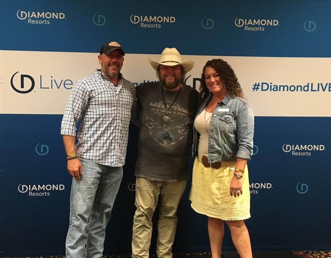 Crystal97863697's tweet photo. AMAZING time with @coltford @ChateauOTL with our @diamondresorts family! Beautiful resort, great food, fun times! #WhyAreYouNotHere #EmployerOfChoice https://t.co/pQUgW4lzpT