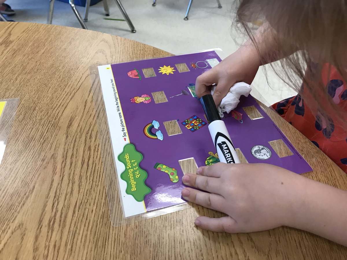 Mrs_LeeKell's tweet photo. Learning how to love writing #smallmoments @cookstowncps @SCDSBey #kinderlearn https://t.co/pITjnxcBDg