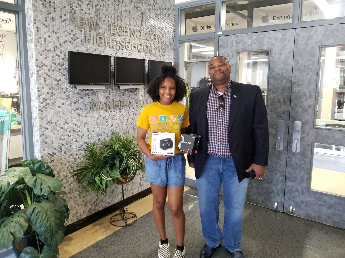 NewTechHighSch1's tweet photo. Kennedy Martin, Principles of Audio Video student wins big (two 4k video cameras) with her class project the Post Apocalypse video with E4Youth, winning Best in Show. Kennedy with myself and the CEO of E4Youth, Carl Settles. @DestinationManor, @ManorISD @RakedaLashae https://t.co/r0ofGPNlyn