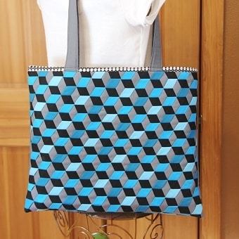 CraftyStaci's tweet image. I made this bag before I went on vacation, then spotted the exact pattern on a tile floor in Pompeii. It was meant to be. 
#freesewingpattern #bagpattern #madweave #weftyneedle #triaxal #tumblingblocks #sewingtutorial #yearofmoresewing #sewersofinstagram… ift.tt/2smIn2k