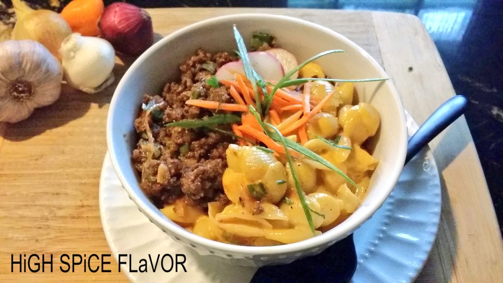 highspicegrill's tweet photo. Lunch Bowl Specials from #5.99 with a drink.
.
.on iG: @HighSpiceGrill #highspicegrill
#stayspiced #creamymacandcheese #macandcheese #lunchbowl #lunchspecial #jamaicajamaica #lunchspecials #westindian #caribbeantwitter #yardie #caribbeanfood #jamaicanfood https://t.co/yB7hX198K5