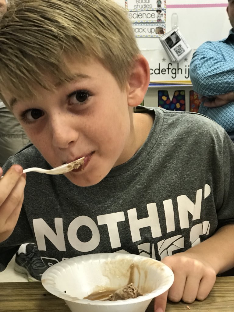 MrsWright1st's tweet photo. I scream, you scream, we all scream for ice cream! End of year party 🎉 #FESFamily17 #FES2017 #icecream #beattheheat #firstgrade https://t.co/Ge0uZodxGf