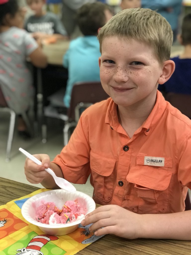 MrsWright1st's tweet photo. I scream, you scream, we all scream for ice cream! End of year party 🎉 #FESFamily17 #FES2017 #icecream #beattheheat #firstgrade https://t.co/Ge0uZodxGf