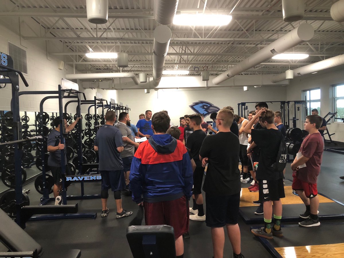 CoachVoorheesRR's tweet photo. Wt room tutorial. Building the foundation. Brick by brick. #buildingblocksofsuccess https://t.co/5HLNEFKdqh