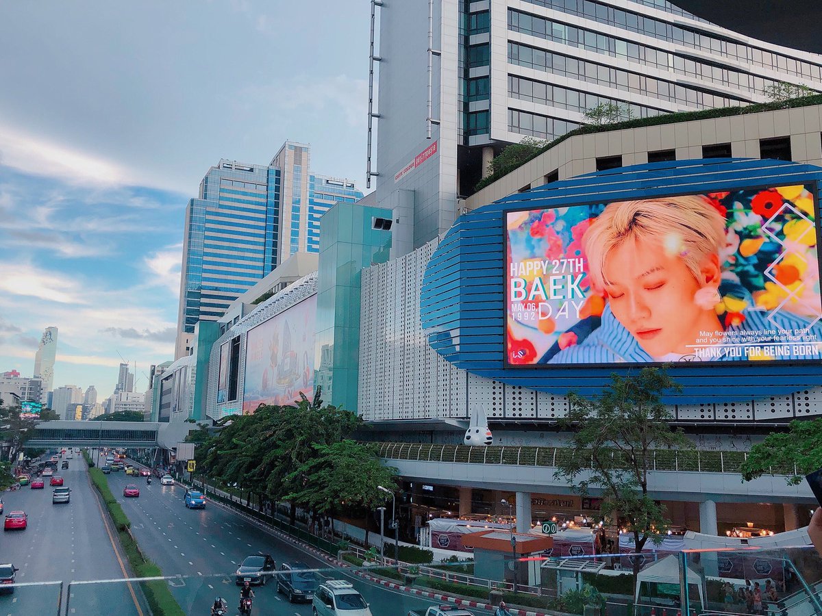 lightmylife56's tweet photo. วันนี้โปรเจกต์ซัพพอร์ทวันเกิดแบคฮยอน ทั้งวิดีโอที่ MBK Center และป้ายที่ MRT จตุจักร ขึ้นเป็นวันสุดท้ายแล้วนะค่า☺️ ยังแวะไปหาแบคฮยอนกันได้ตามเวลานี้เลยค่ะ
📍วิดีโอที่ MBK 6.00-24.00
📍ป้ายที่ MRT จตุจักร 6.00-23.00 (อิงจากตารางวิ่งของรถไฟใต้ดิน)
#LightMyLifeProject 💗 https://t.co/ZdHQoZ3YhE