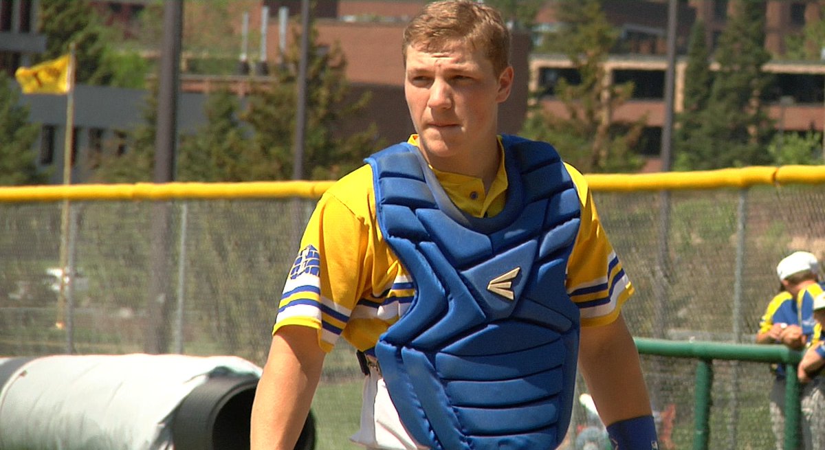 DavidCoySSD's tweet photo. VIDEO - Esko's Tyler Peterson signs with UMD and will lead the Eskomos into the 7AAA ⚾️quarterfinal. @MHalverson6 reports 🔗https://t.co/Z7dvNWGXjL @eskobaseball @Esko_Pride https://t.co/3SgiGbv4u8