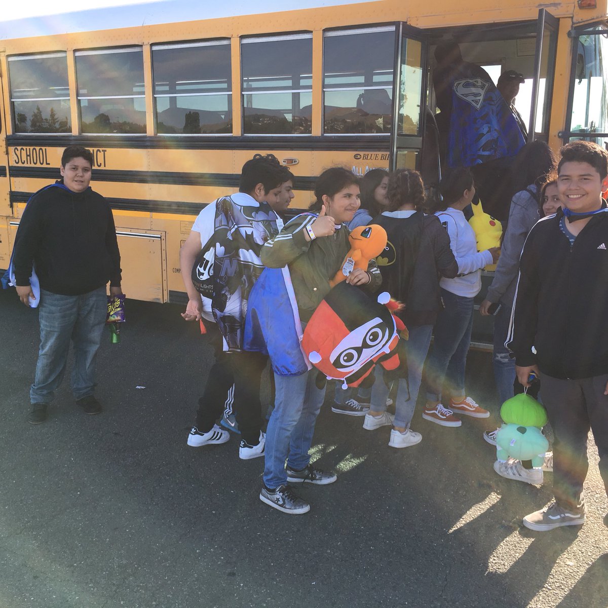 cacooper703's tweet photo. 8th grade Oak Grove superheroes at Six Flags. Great kids. Great day. https://t.co/aAKKS0oT1G
