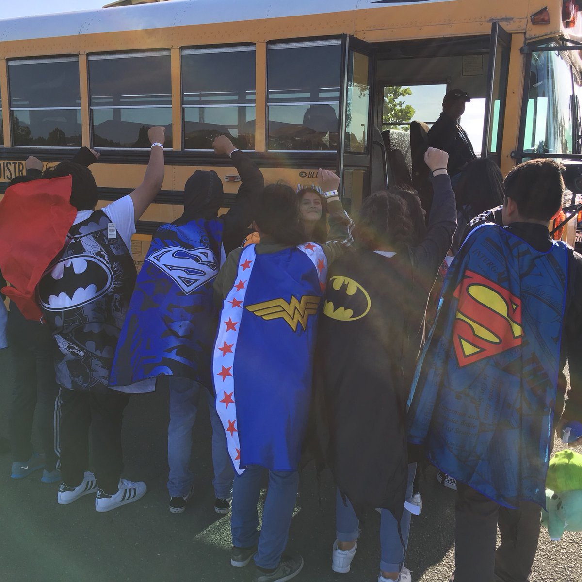 cacooper703's tweet photo. 8th grade Oak Grove superheroes at Six Flags. Great kids. Great day. https://t.co/aAKKS0oT1G